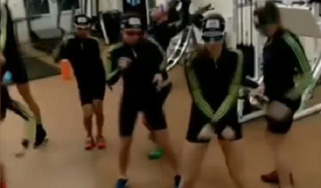 Українські спортсмени підтримали флешмоб та станцювали під Satisfaction: відео Українські спортсмени підтримали флешмоб та станцювали під Satisfaction: відео