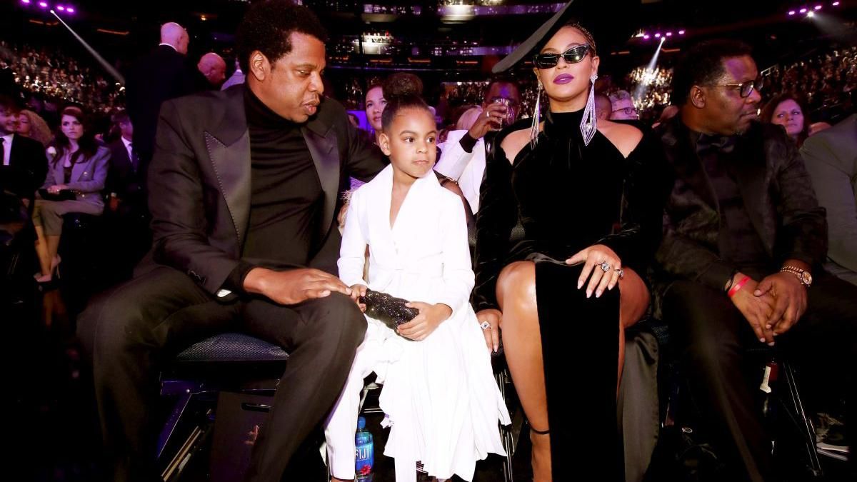 Дочь Бейонсе и Jay-Z появилась на церемонии "Грэмми-2018" в костюме украинского дизайнера Дочь Бейонсе и Jay-Z появилась на церемонии "Грэмми-2018" в костюме украинского дизайнера