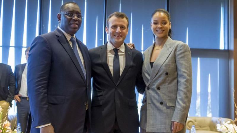 Ріанна зустрілася із президентом Франції Еммануелем Макроном: фото та відео Ріанна зустрілася із президентом Франції Еммануелем Макроном: фото та відео