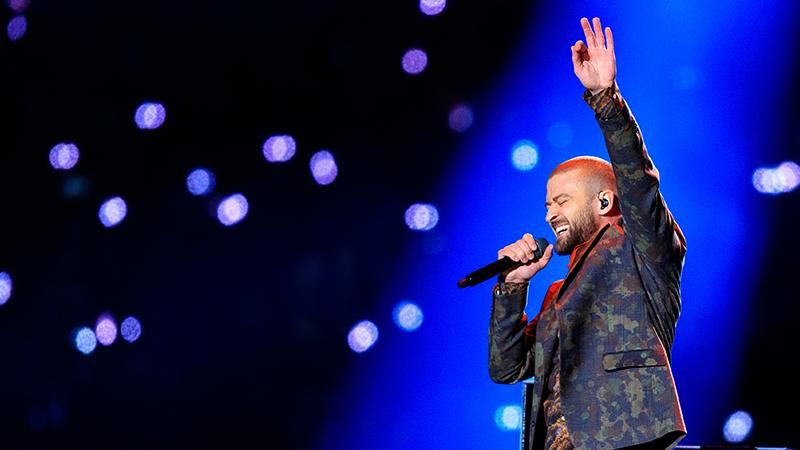 Super Bowl: Джастін Тімберлейк влаштував яскравий перфоманс та заспівав із голограмою Прінса – відео Super Bowl: Джастін Тімберлейк влаштував яскравий перфоманс та заспівав із голограмою Прінса – відео