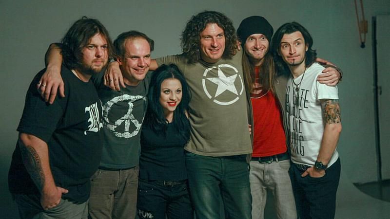 Музиканти гурту Скрябін розповіли, чому продовжують грати концерти і анонсували тур 