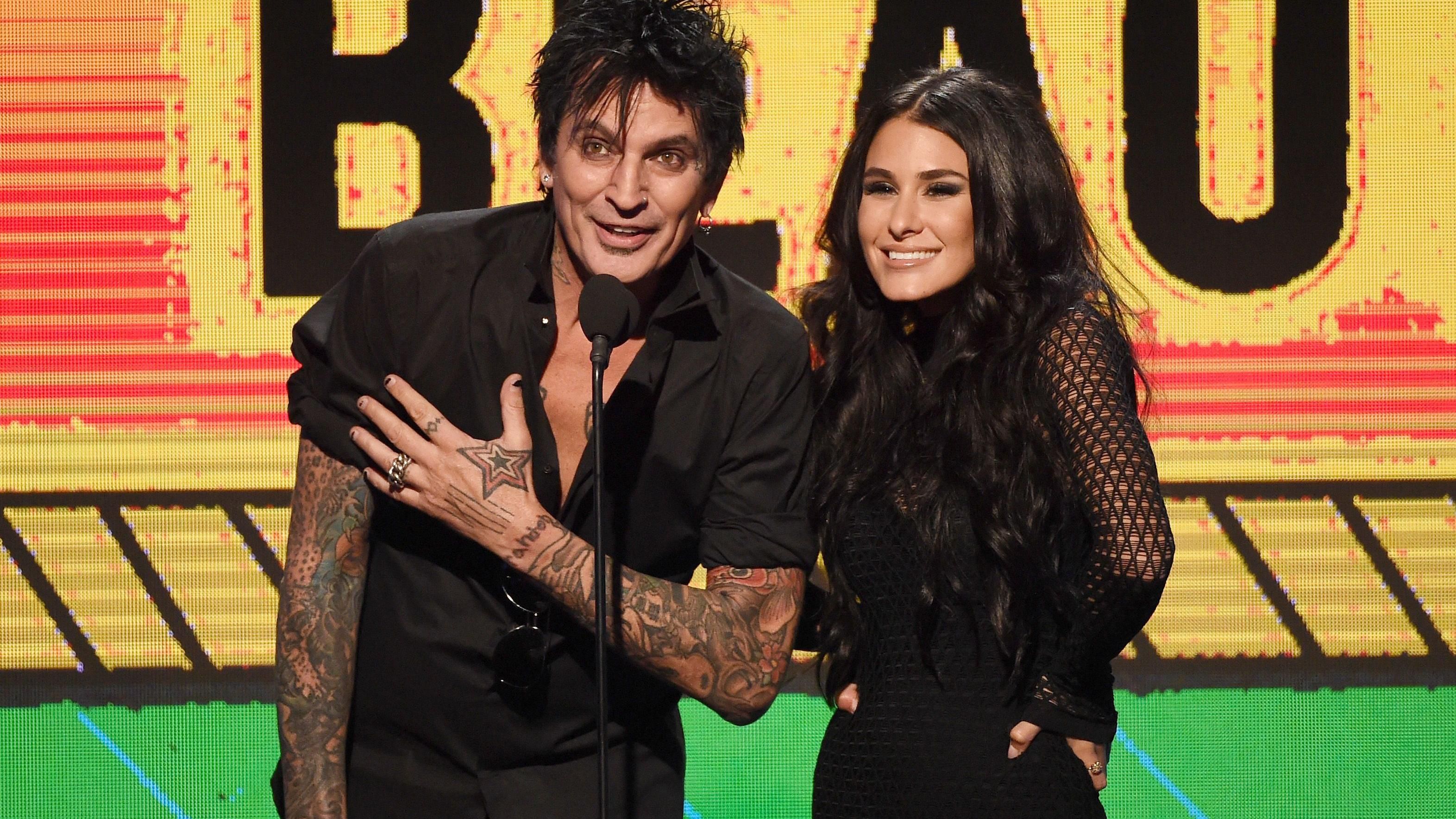 Бывший муж Памелы Андерсон сделал предложение любимой избраннице в День Валентина Бывший муж Памелы Андерсон сделал предложение любимой избраннице в День Валентина