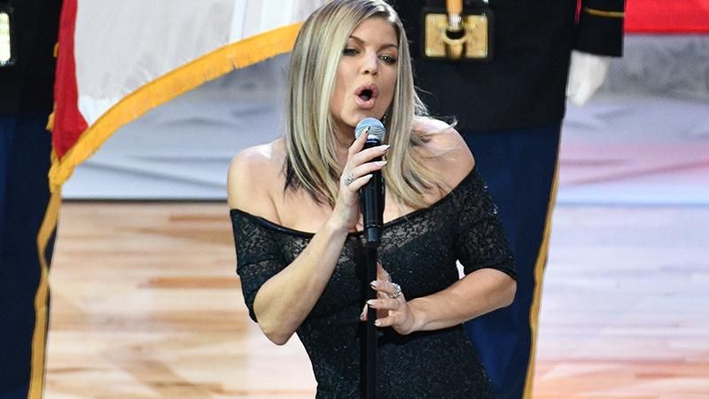 Ферги извинилась за сексуальное исполнение гимна США: видео Ферги извинилась за сексуальное исполнение гимна США: видео