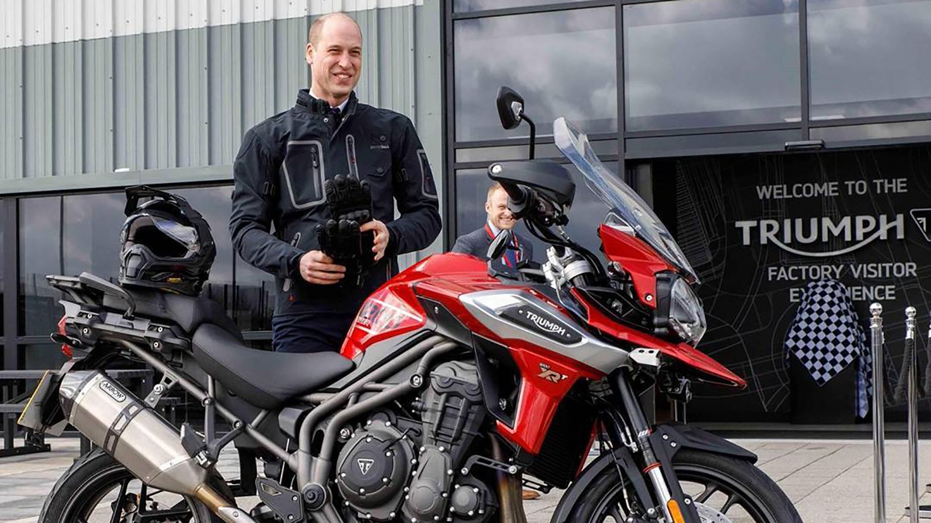 Принц Уильям протестировал новый мотоцикл: фото Принц Уильям протестировал новый мотоцикл: фото