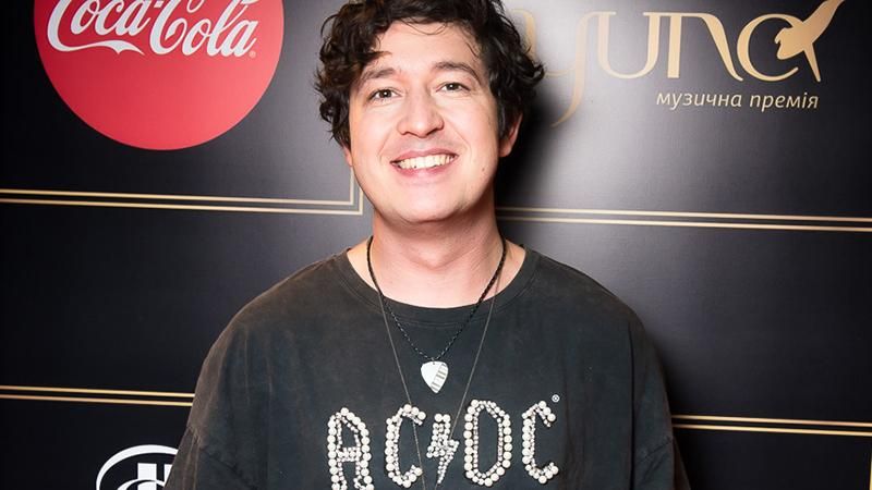 Дмитрий Шуров в ванне при свечах отпраздновал премию "YUNA" Дмитрий Шуров в ванне при свечах отпраздновал премию "YUNA"