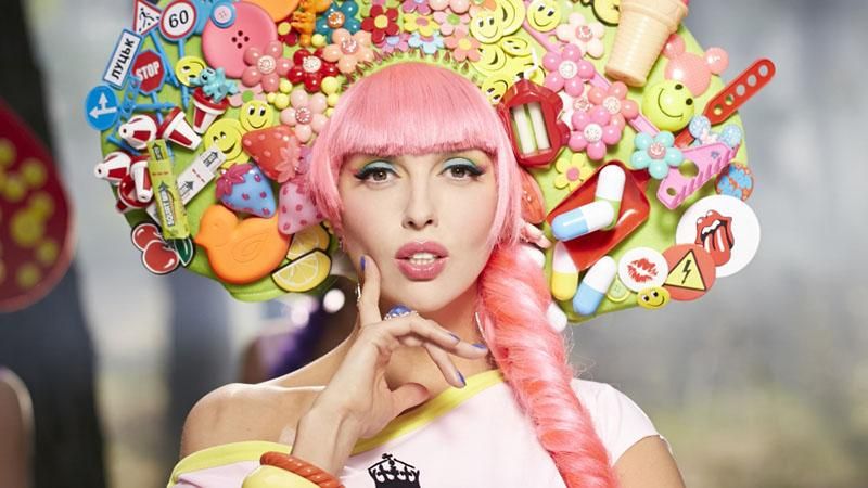 "Суперблондинка" без кокшника: Оля Полякова удивила новым сценическим образом "Суперблондинка" без кокшника: Оля Полякова удивила новым сценическим образом