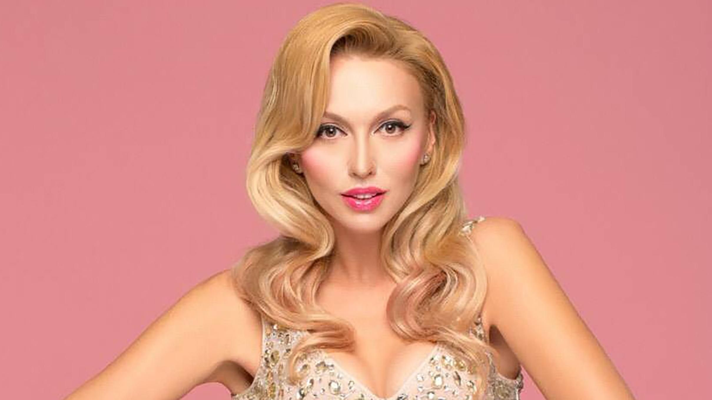 В клипе Оли Поляковой снялись ее мама и дочери: видео В клипе Оли Поляковой снялись ее мама и дочери: видео