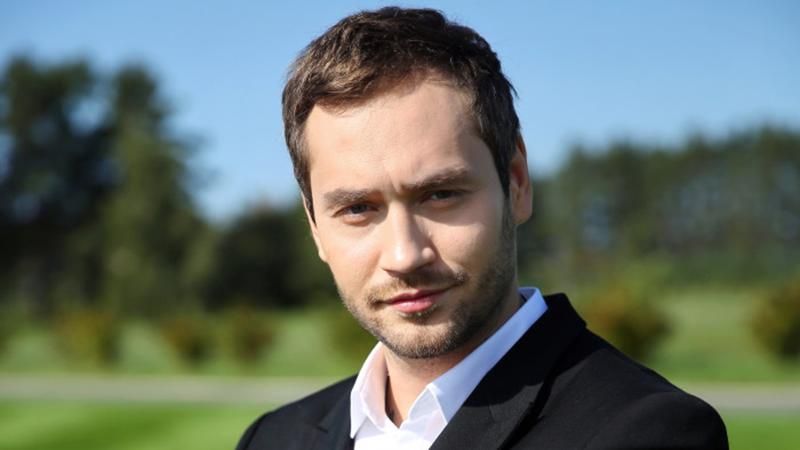 Новий "Холостяк" Рожден Анусі відверто розповів про своє особисте життя Новий "Холостяк" Рожден Анусі відверто розповів про своє особисте життя