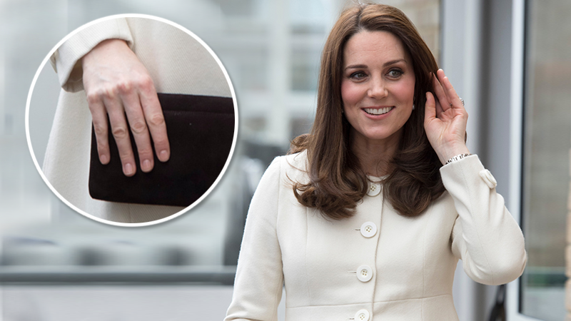 У мережі обговорюють пальці Кейт Міддлтон: фото У мережі обговорюють пальці Кейт Міддлтон: фото