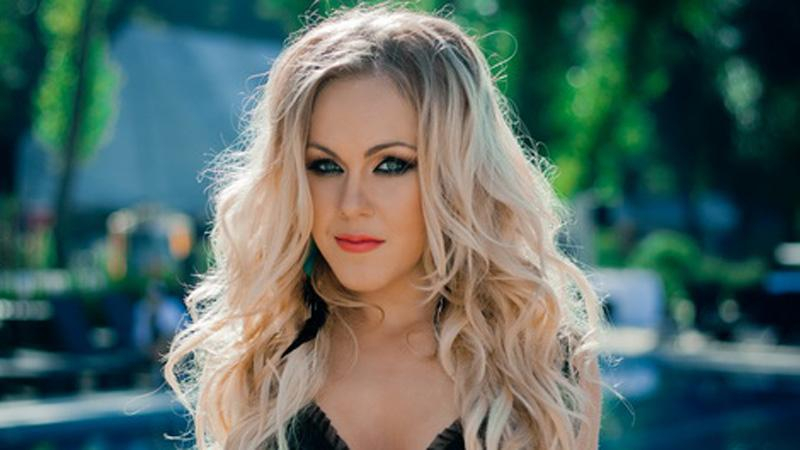 Певица Alyosha показала фото со своими сыновьями