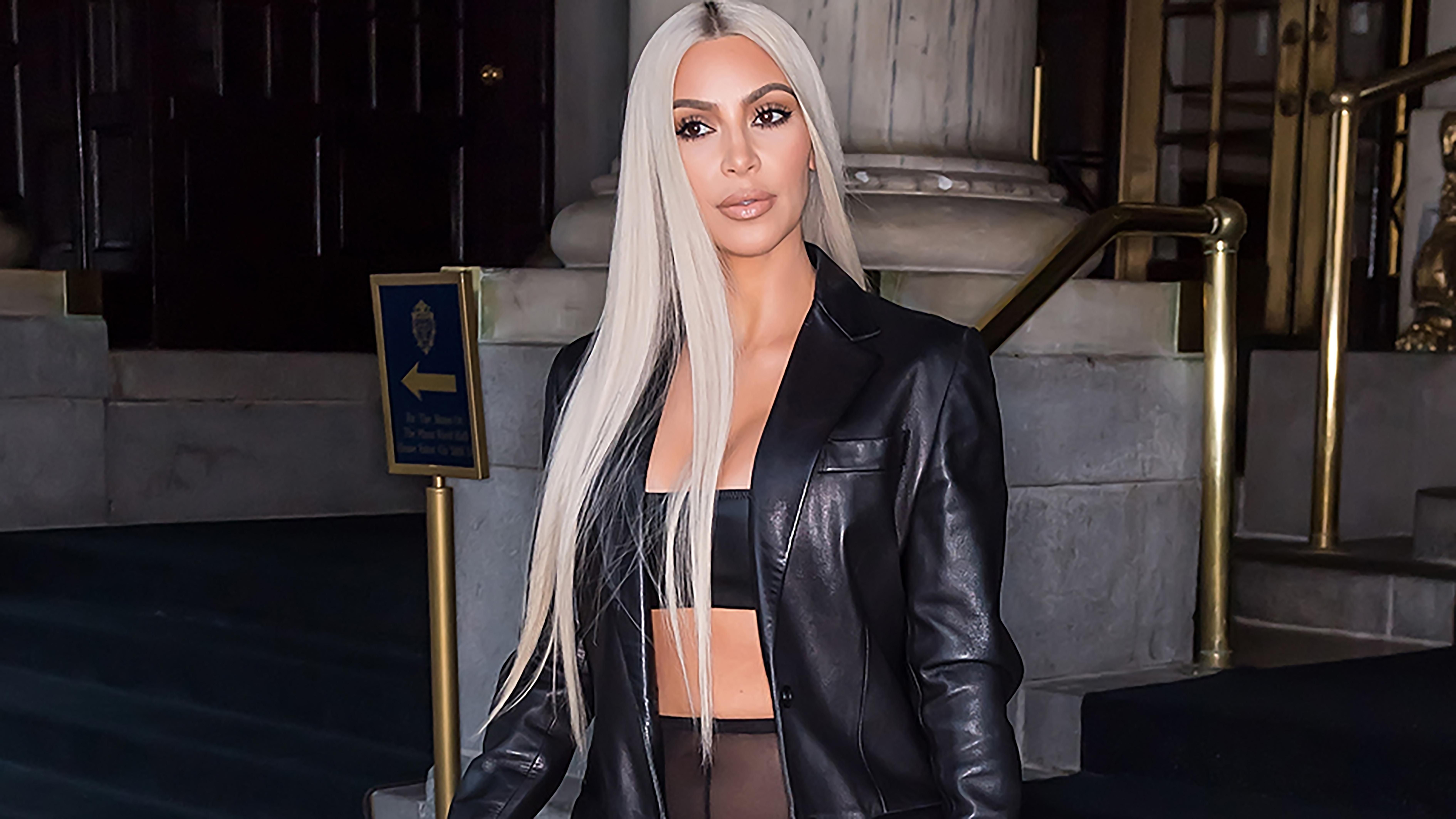 В мережі набирає популярності архівне фото Кім Кардашян В мережі набирає популярності архівне фото Кім Кардашян