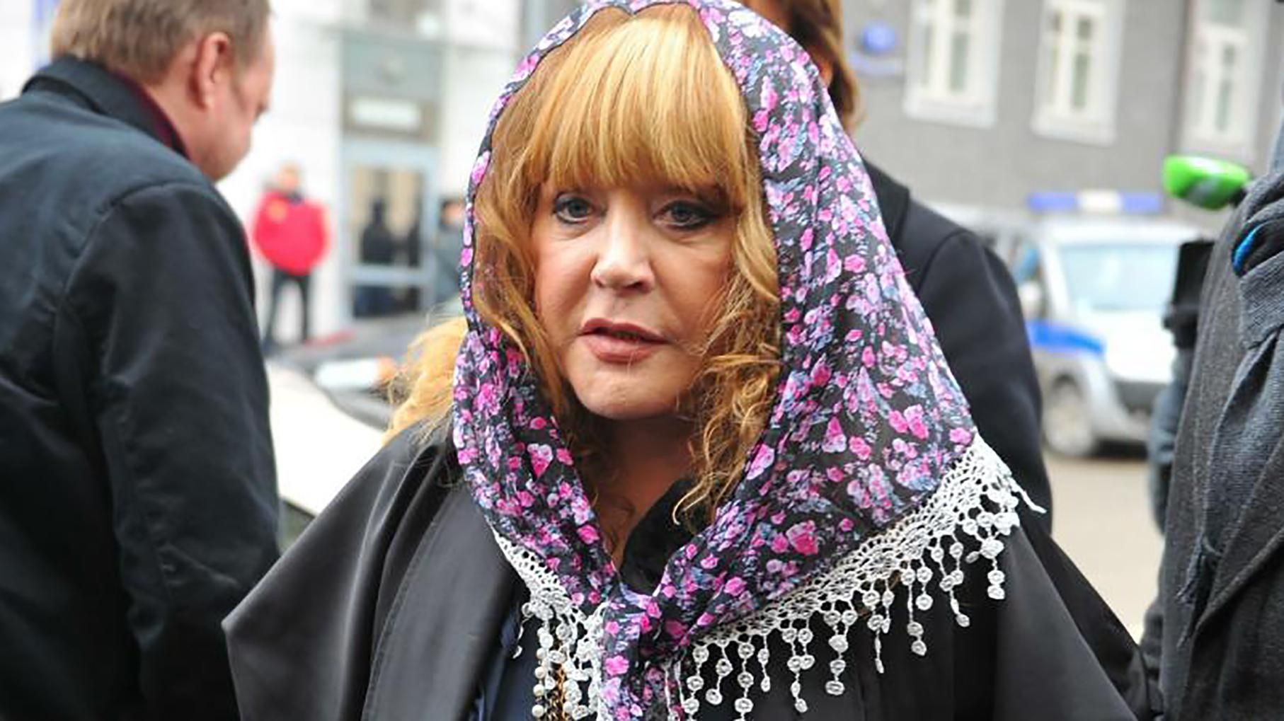 Пугачова про своє здоров'є - Мені важко дихати, важко ходити Пугачова про своє здоров'є - Мені важко дихати, важко ходити