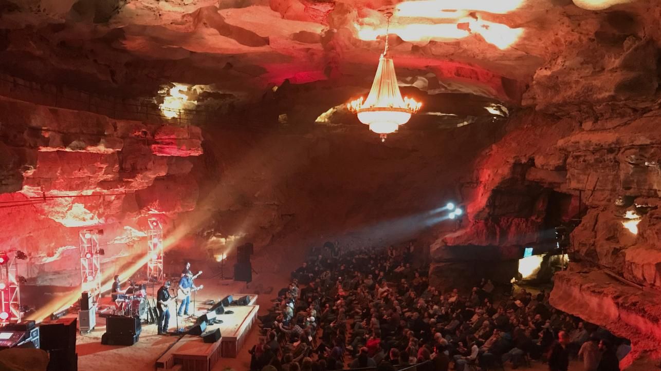 У США побудували екзотичну концертну залу в печері: видовищні фото та відео