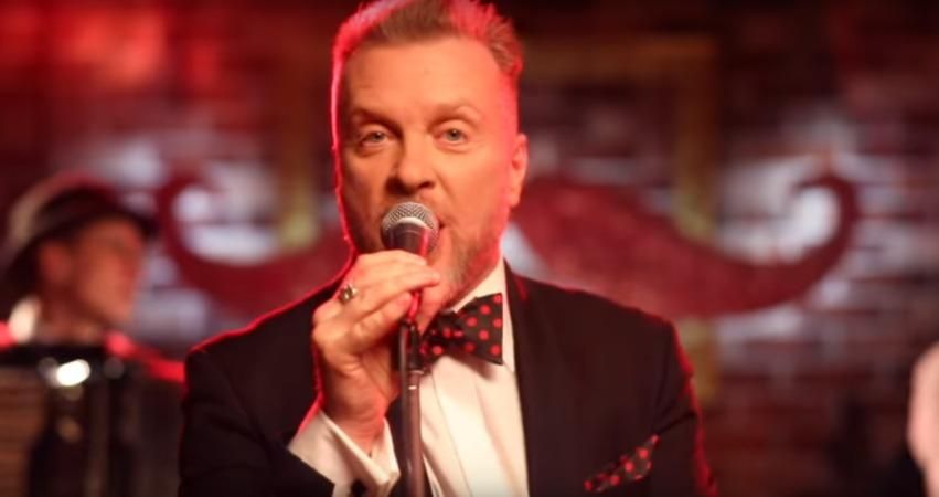 "Рожеві вуса": втікач Мухарський представив першу пісню з еміграції "Рожеві вуса": втікач Мухарський представив першу пісню з еміграції