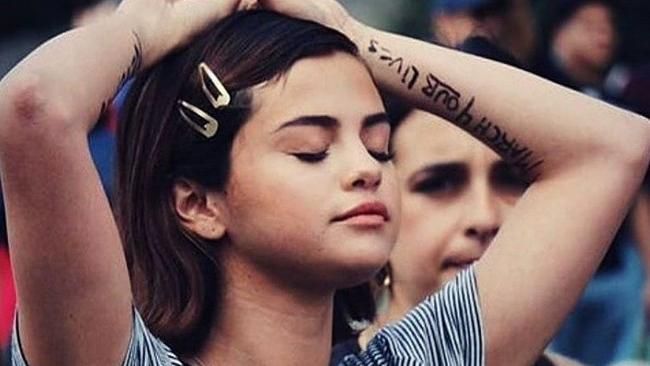 Голлівудські зірки підтримали масові протести у США: яскраві фото Голлівудські зірки підтримали масові протести у США: яскраві фото