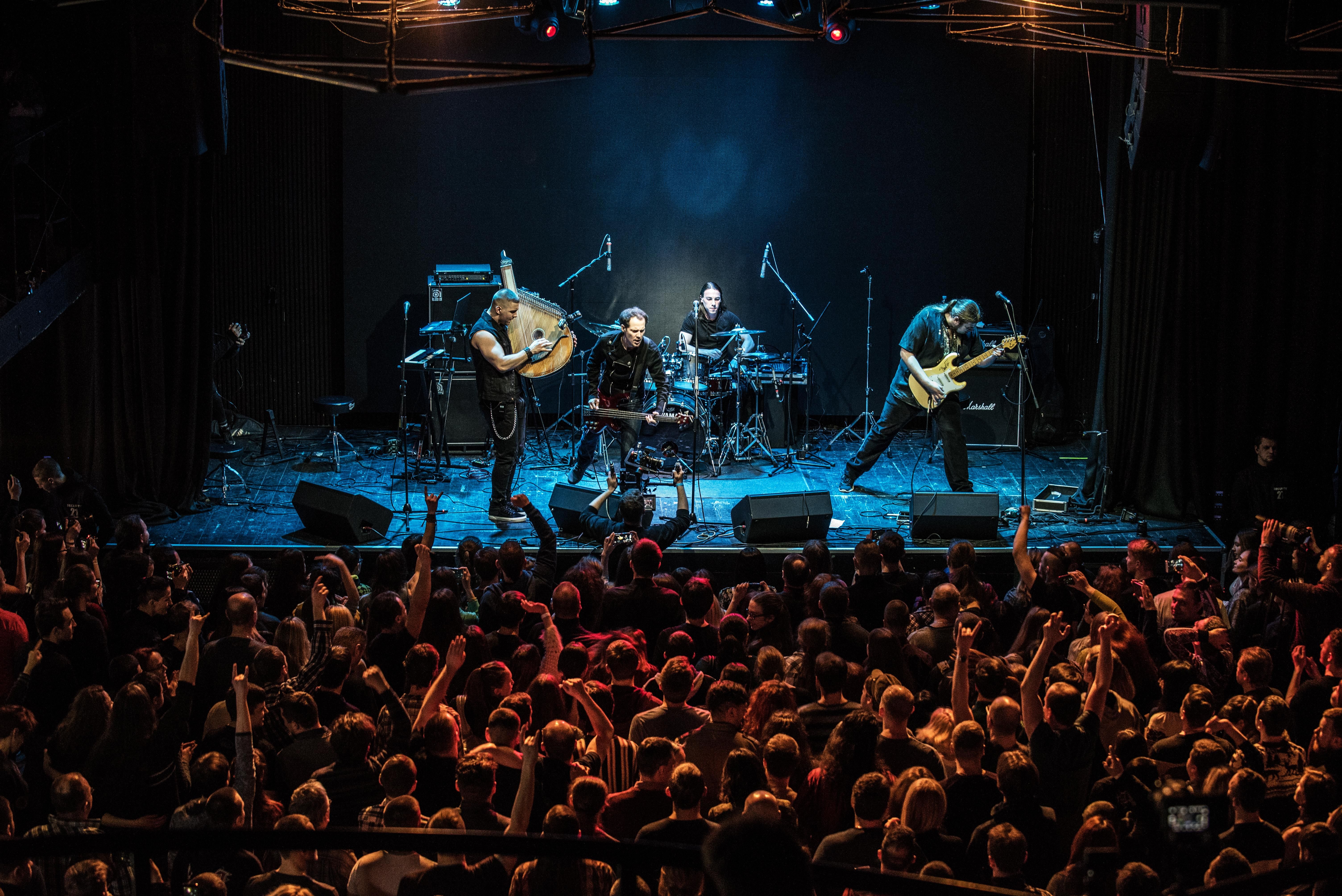 Футбольна візитка, "розігрів" Усика і гімн АТО: як легендарні "Тінь Сонця" запалювали у Києві Футбольна візитка, "розігрів" Усика і гімн АТО: як легендарні "Тінь Сонця" запалювали у Києві