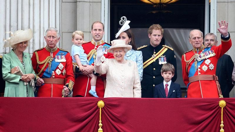 У легендарному британському музеї створили нові фігури королівської сім'ї: яскраві фото
