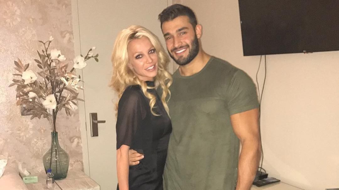 Брітні Спірс і її молодий бойфренд запалили мережу пристрасним танцем: відео Брітні Спірс і її молодий бойфренд запалили мережу пристрасним танцем: відео