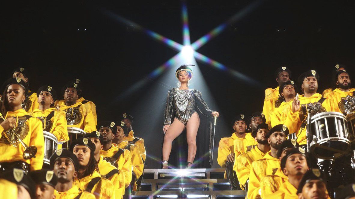 Бейонсе на фестивале Coachella 2018: захватывающие фото с музыкальных выступлений Бейонсе на фестивале Coachella 2018: захватывающие фото с музыкальных выступлений