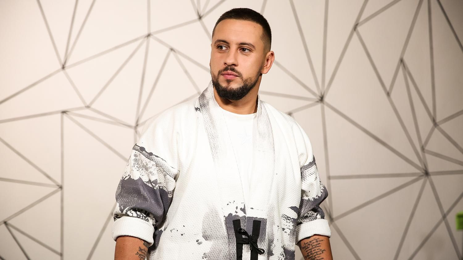 Монатик представил новую мотивационную песню "Жизнь поет" Монатик представил новую мотивационную песню "Жизнь поет"