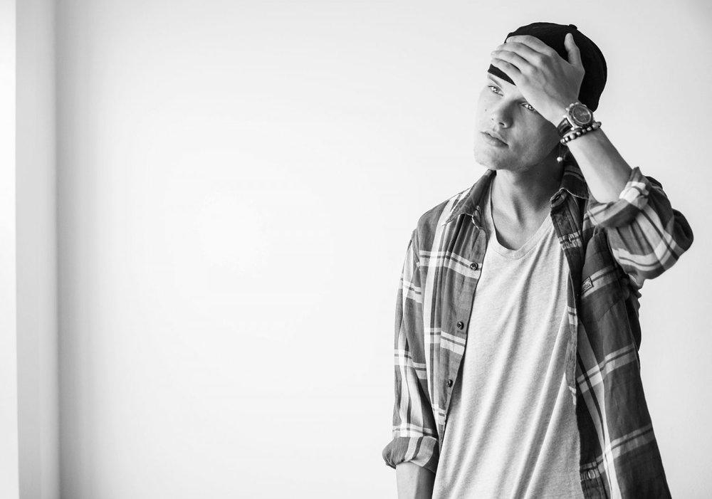 Появились фото, где Avicii провел последние часы перед смертью