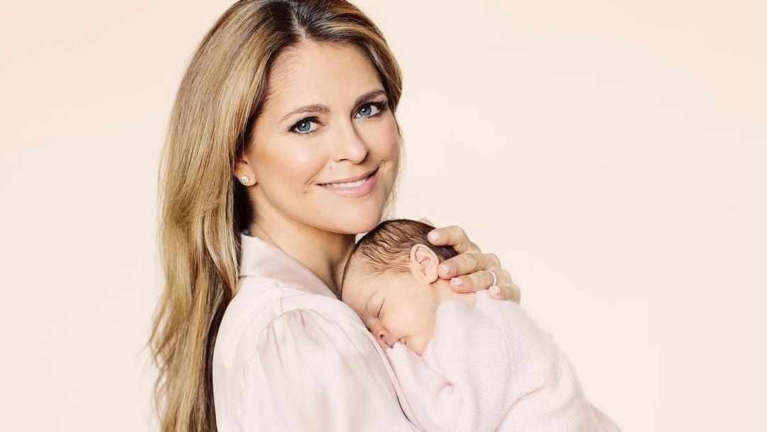 Принцеса Швеції Мадлен опублікувала три чуттєві портрети з донькою