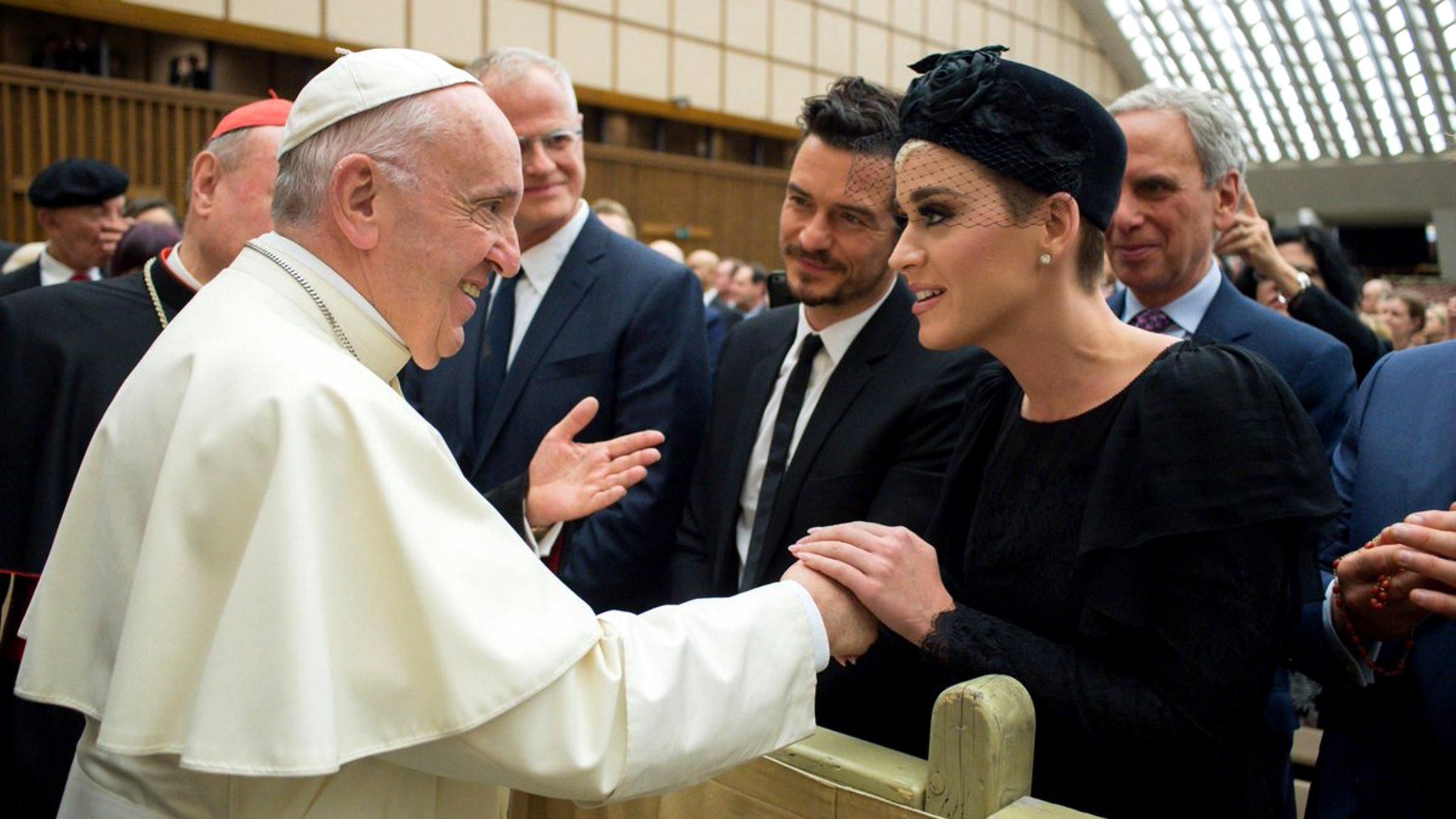 Кеті Перрі та Орландо Блум зустрілись з Папою Римським: промовисті фото