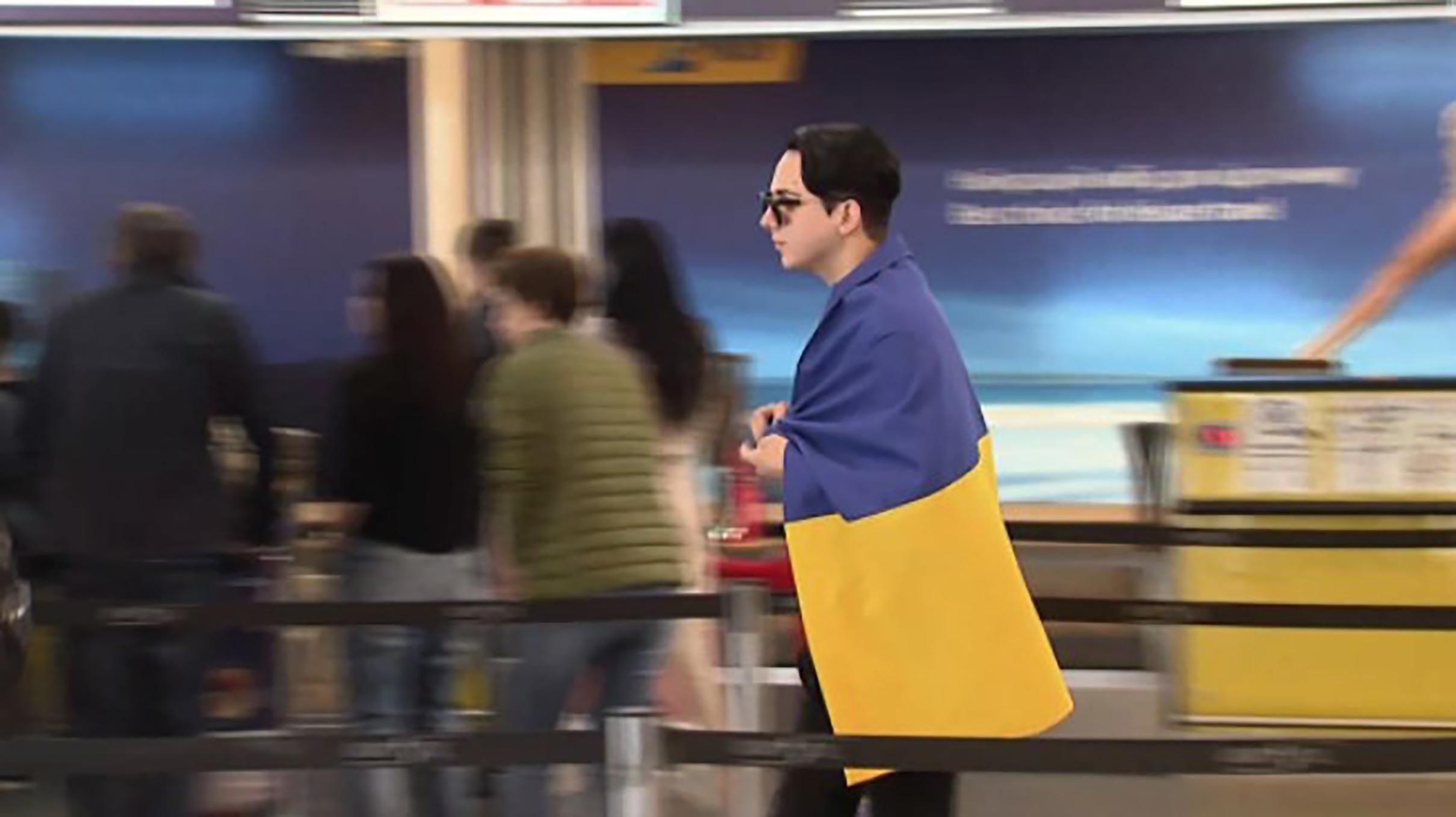 Фанаты MELOVIN провели его на Евровидение: яркие фото Фанаты MELOVIN провели его на Евровидение: яркие фото