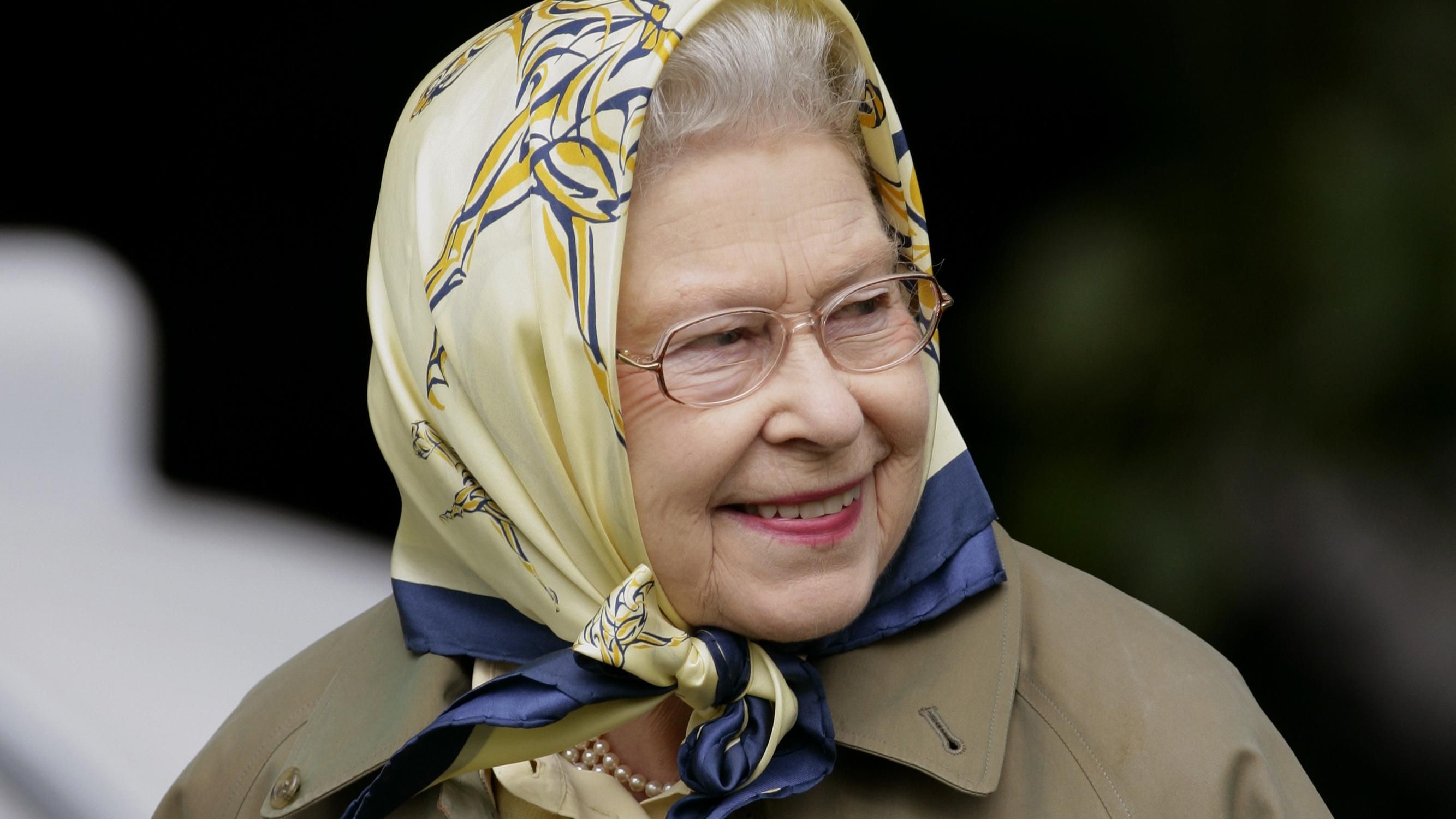 Зворушена королева Єлизавета II прилетіла гелікоптером до правнука Луї: фото Зворушена королева Єлизавета II прилетіла гелікоптером до правнука Луї: фото