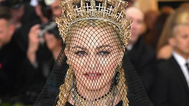 Мадонна влаштувала перформанс на Met Gala 2018: фото і відео