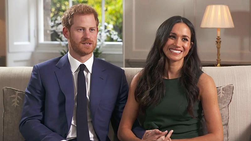 Принц Гаррі та Меган Маркл перед весіллям отримали розкішний лист від королеви: фотофакт Принц Гаррі та Меган Маркл перед весіллям отримали розкішний лист від королеви: фотофакт