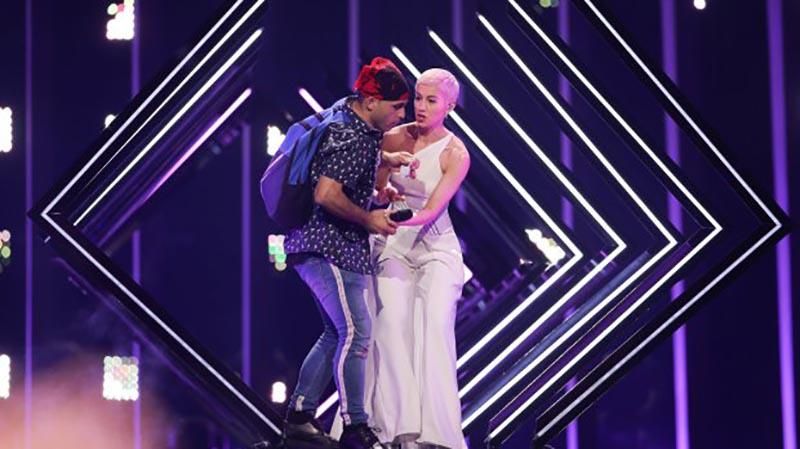 Евровидение 2018: конкурсантка Великобритании SuRie впервые прокомментировала нападение
