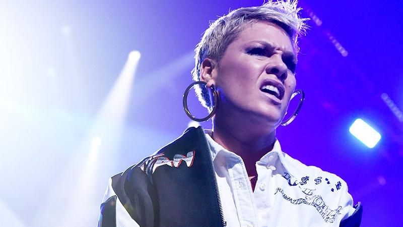 А вы как выглядите? – Пинк резко отреагировала на критику относительно ее внешности А вы как выглядите? – Пинк резко отреагировала на критику относительно ее внешности