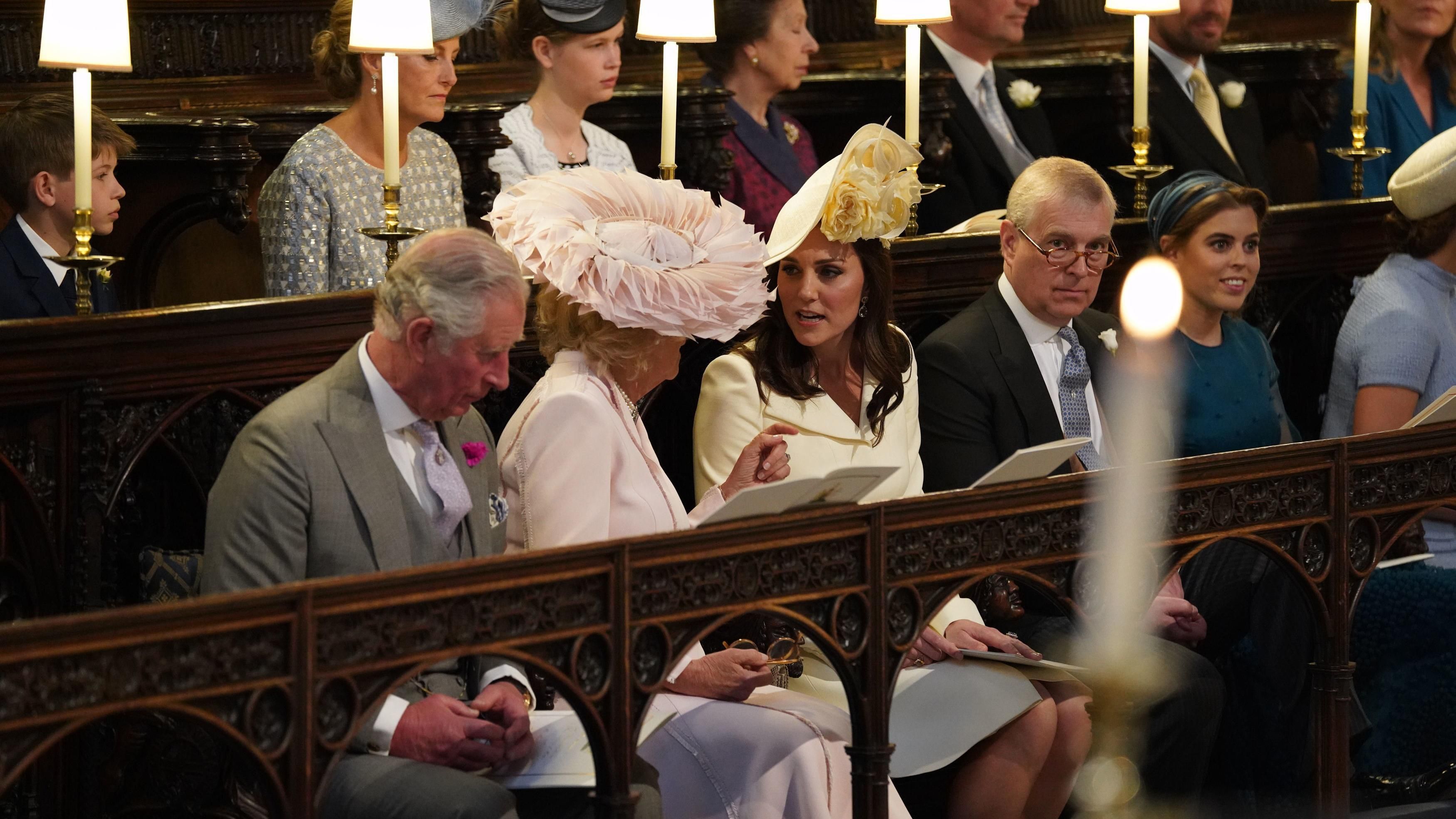 Єлизавета II, Кейт Міддлтон, принц Чарльз та інші прибули на королівське весілля: фото