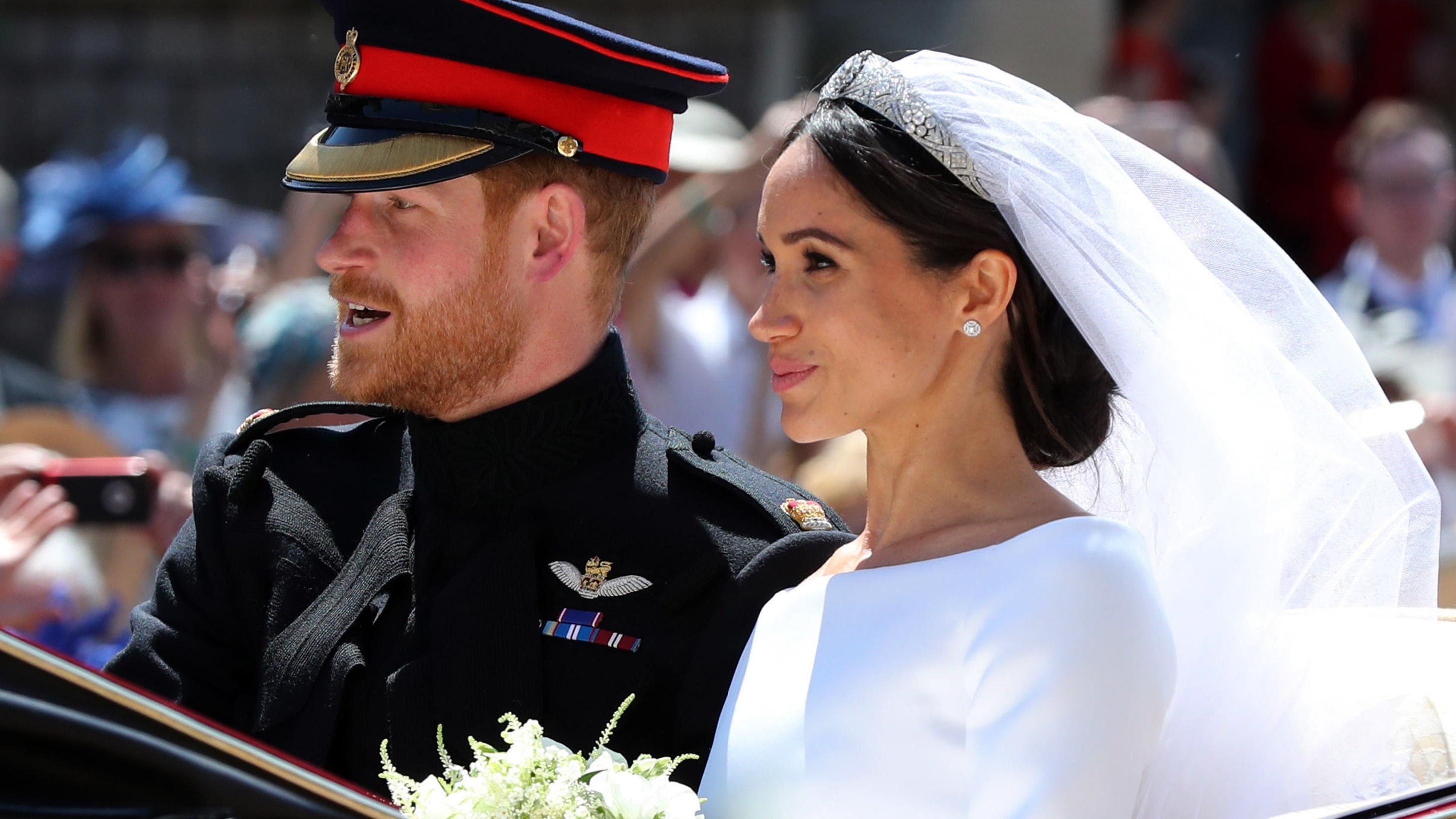 Принц Гарри и Меган Маркл поженились: первый совместный выход супругов – сказочные фото Принц Гарри и Меган Маркл поженились: первый совместный выход супругов – сказочные фото