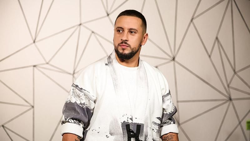 Монатік виконав першу україномовну пісню: яскраве відео виступу Монатік виконав першу україномовну пісню: яскраве відео виступу