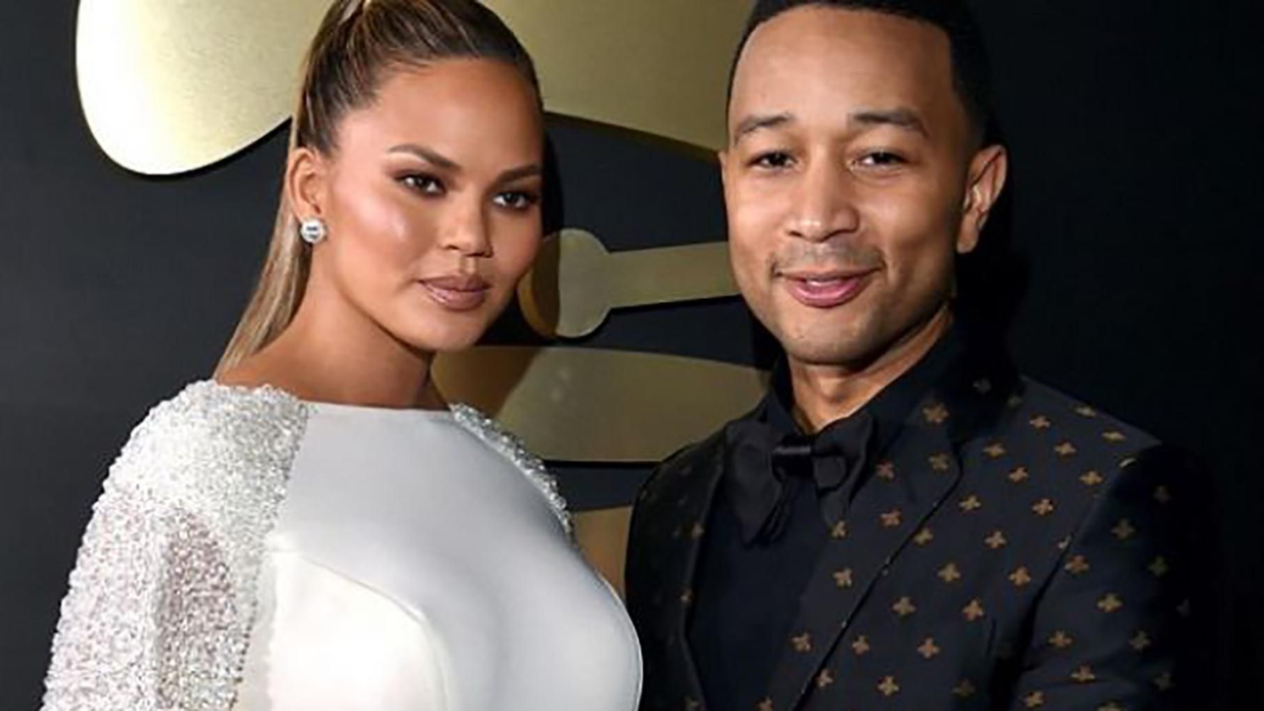 Кріссі Тейге і Джон Ледженд вперше показали новонародженого сина Кріссі Тейге і Джон Ледженд вперше показали новонародженого сина