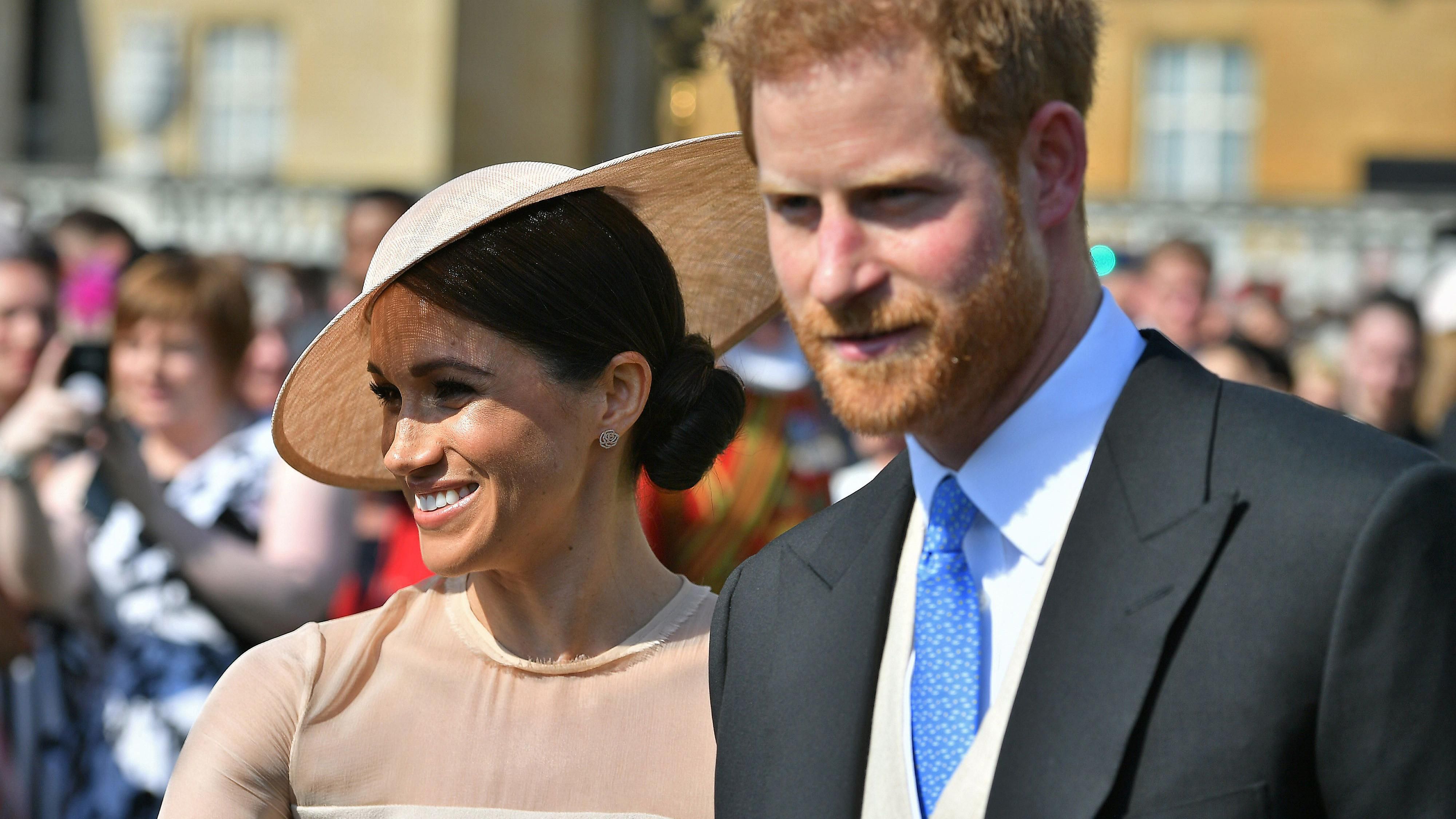 Меган Маркл удивила феминистским жестом в день свадьбы: видео Меган Маркл удивила феминистским жестом в день свадьбы: видео