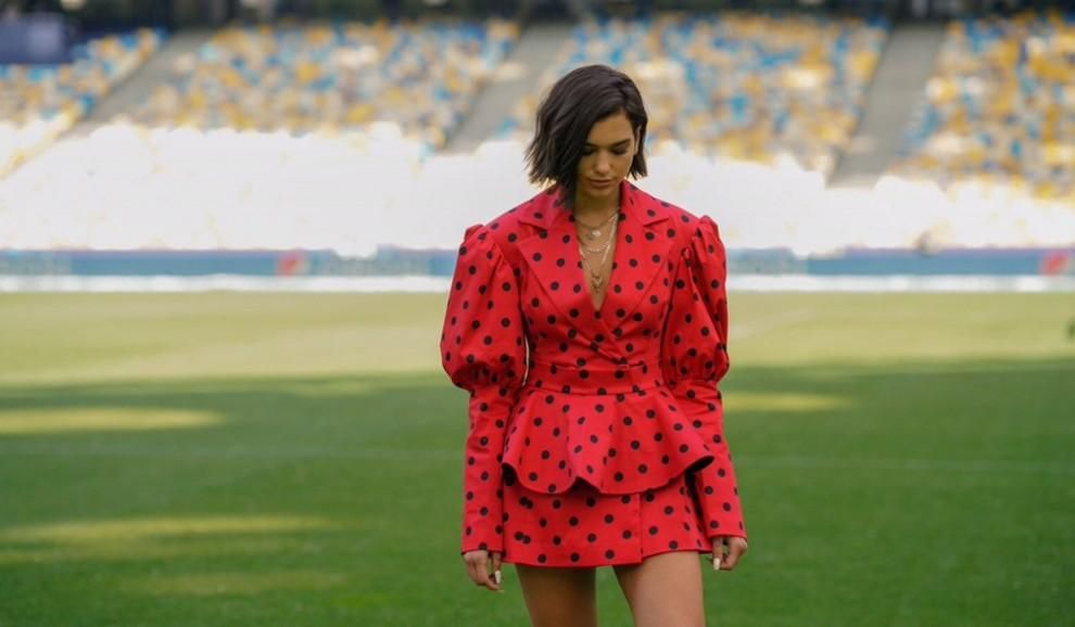 Співачка Дуа Ліпа одягнула сукню українського бренду: яскраві фото
