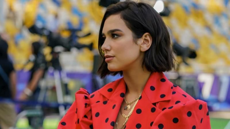 Дуа Липа вызвала резонанс в сети из-за линию своей одежды: детали инцидента Дуа Липа вызвала резонанс в сети из-за линию своей одежды: детали инцидента