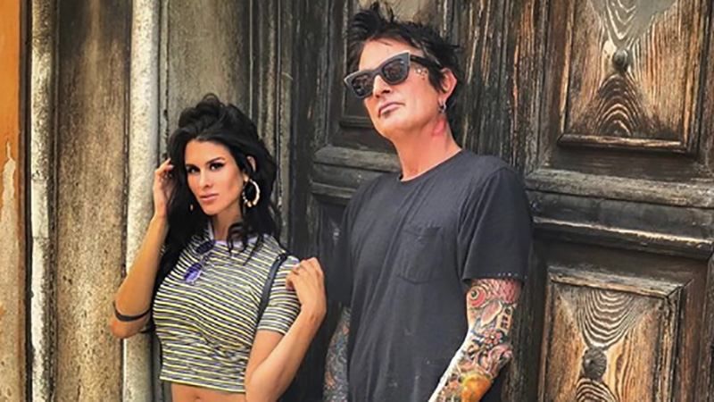 Экс-супруг Памелы Андерсон в третий раз женился: эпатажное фото с церемонии Экс-супруг Памелы Андерсон в третий раз женился: эпатажное фото с церемонии