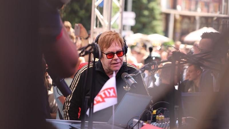 Элтон Джон в Киеве 28 мая 2018: фото с Кураж Базара Элтон Джон в Киеве 28 мая 2018: фото с Кураж Базара