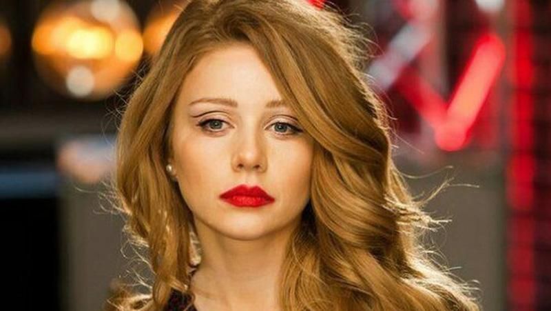 Тина Кароль засветила роскошную фигуру в летнем образе: фото Тина Кароль засветила роскошную фигуру в летнем образе: фото