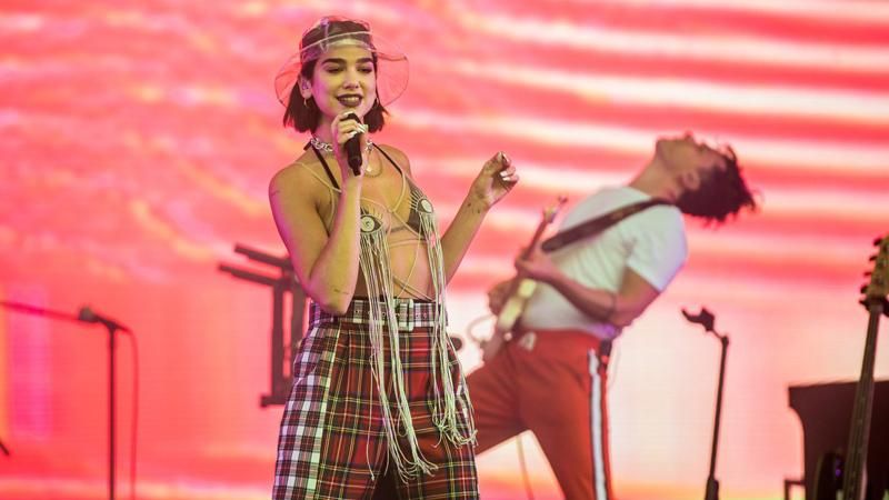 Дуа Липа третий раз за месяц примеряла одежду украинского бренда Дуа Липа третий раз за месяц примеряла одежду украинского бренда