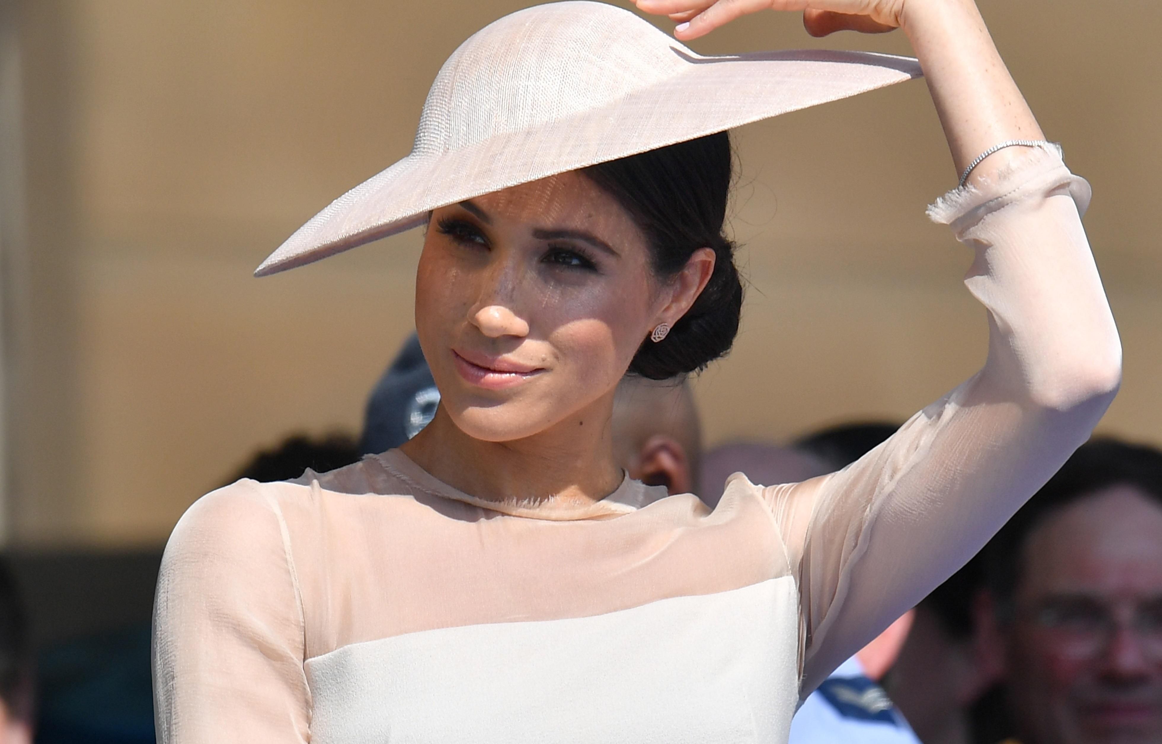 Некоролевские привычки Меган Маркл: что запрещается делать герцогине Некоролевские привычки Меган Маркл: что запрещается делать герцогине