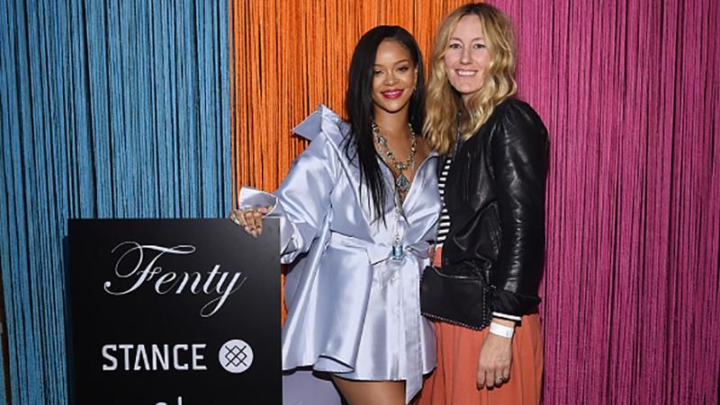 Рианна пришла на светское мероприятие в мини-платье: фото Рианна пришла на светское мероприятие в мини-платье: фото