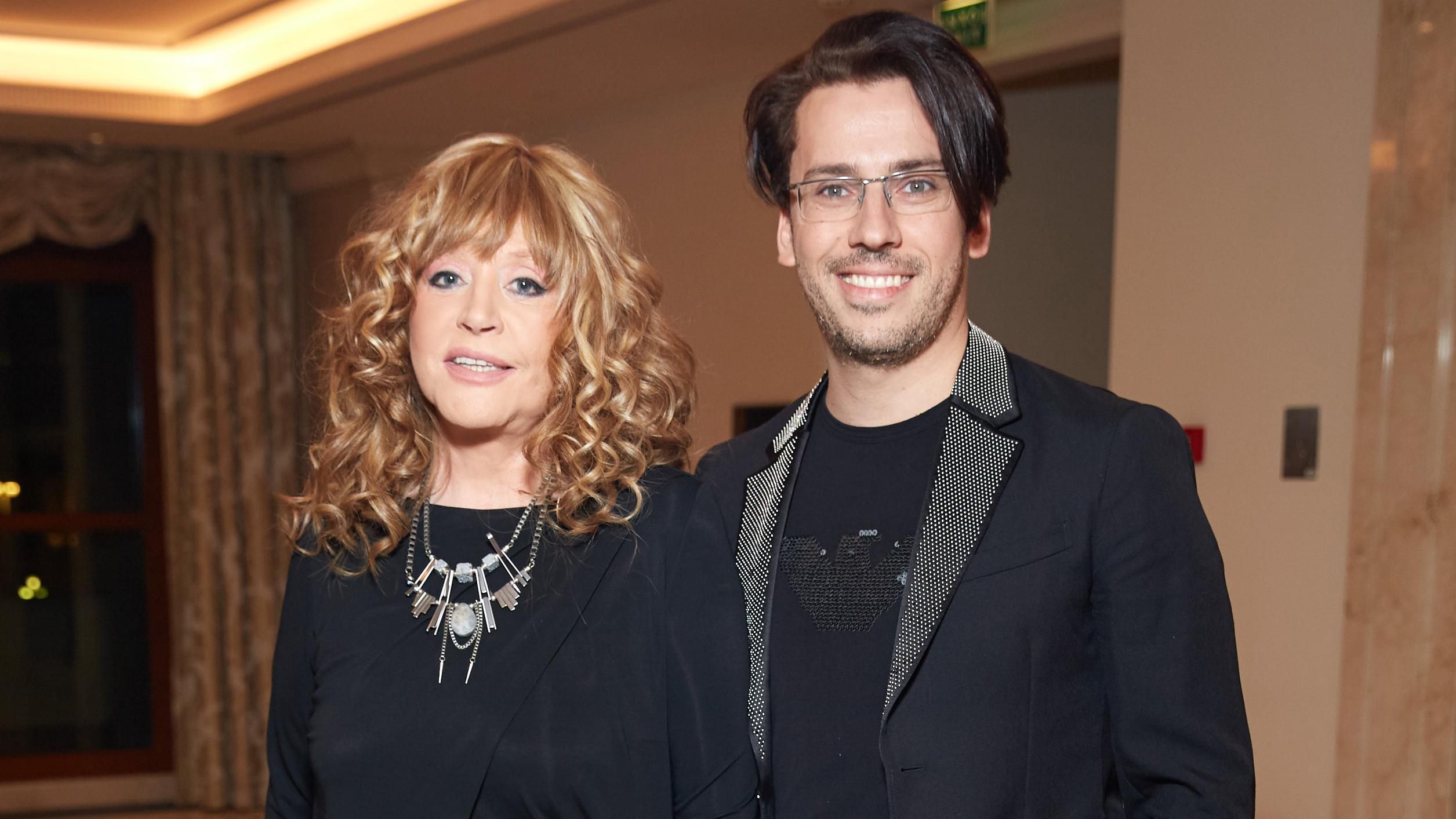 Пугачева продемонстрировала горяченькое видео с Галкиным
Пугачева продемонстрировала горяченькое видео с Галкиным