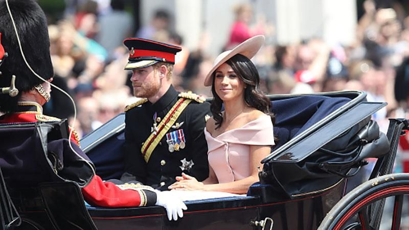 Меган Маркл в елегантній сукні дебютувала на лондонському параді: ефектні фото Меган Маркл в елегантній сукні дебютувала на лондонському параді: ефектні фото