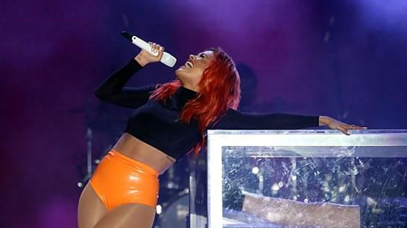 Ріта Ора "втратила" спідницю під час виступу: пікантні фото Ріта Ора "втратила" спідницю під час виступу: пікантні фото