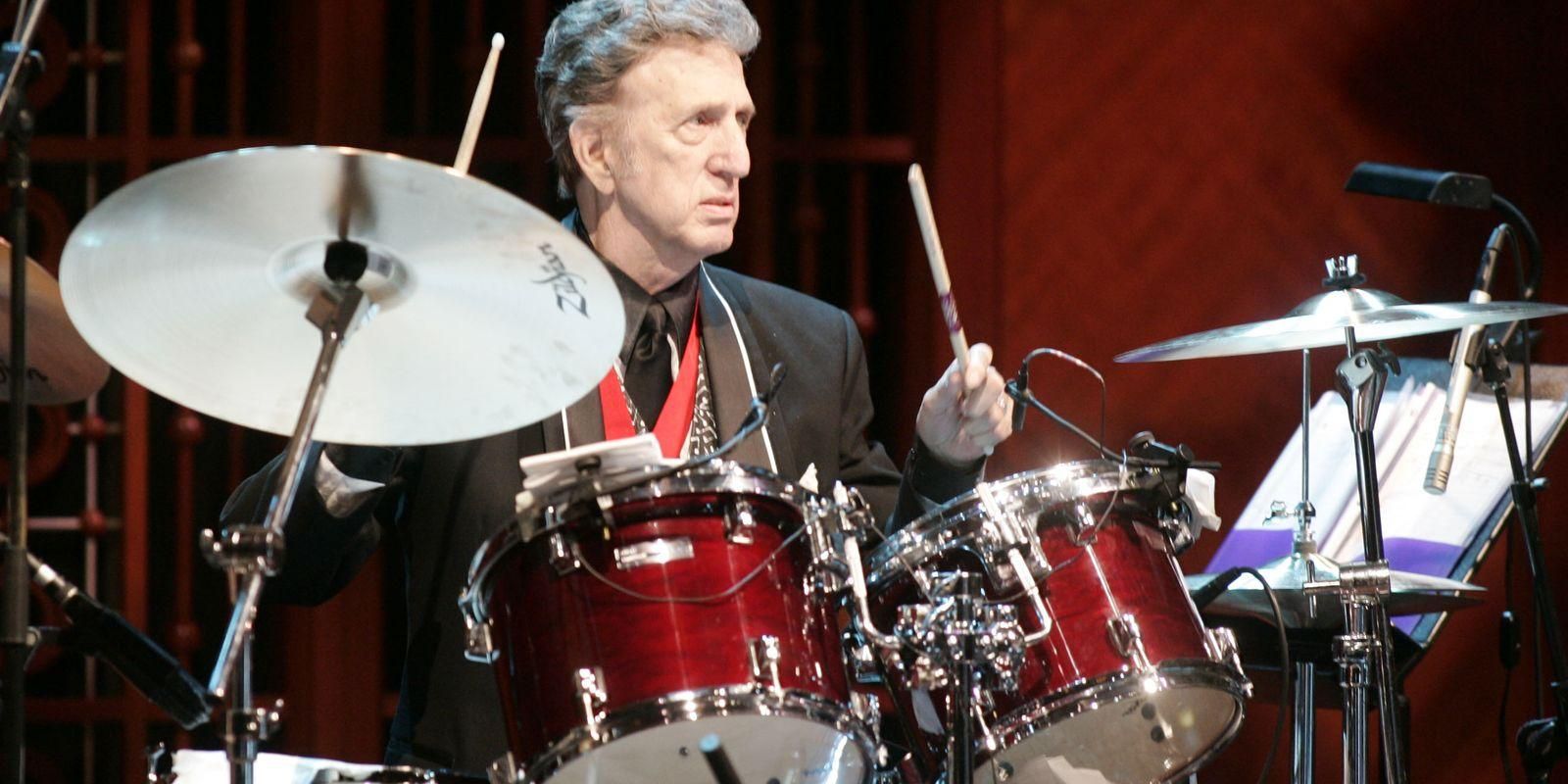 Помер легендарний барабанщик Помер легендарний барабанщик